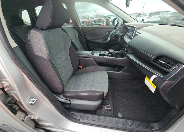 Used 2023 Nissan Rogue SV FWD image 11