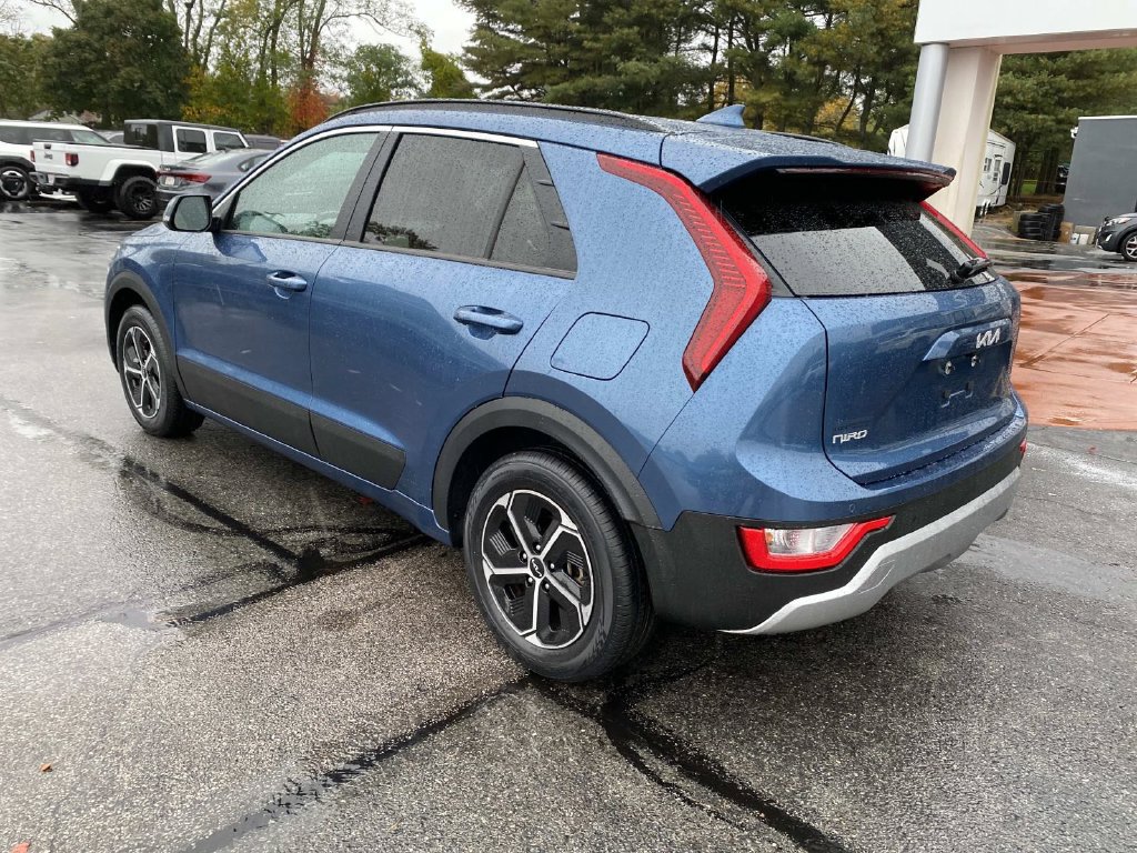 Used 2024 Kia Niro EX FWD image 3