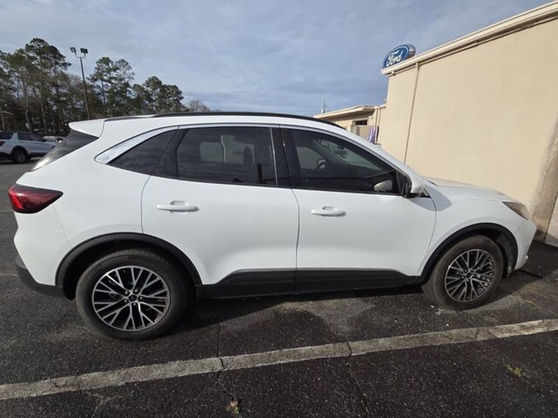 Used 2023 Ford Escape SE image 11
