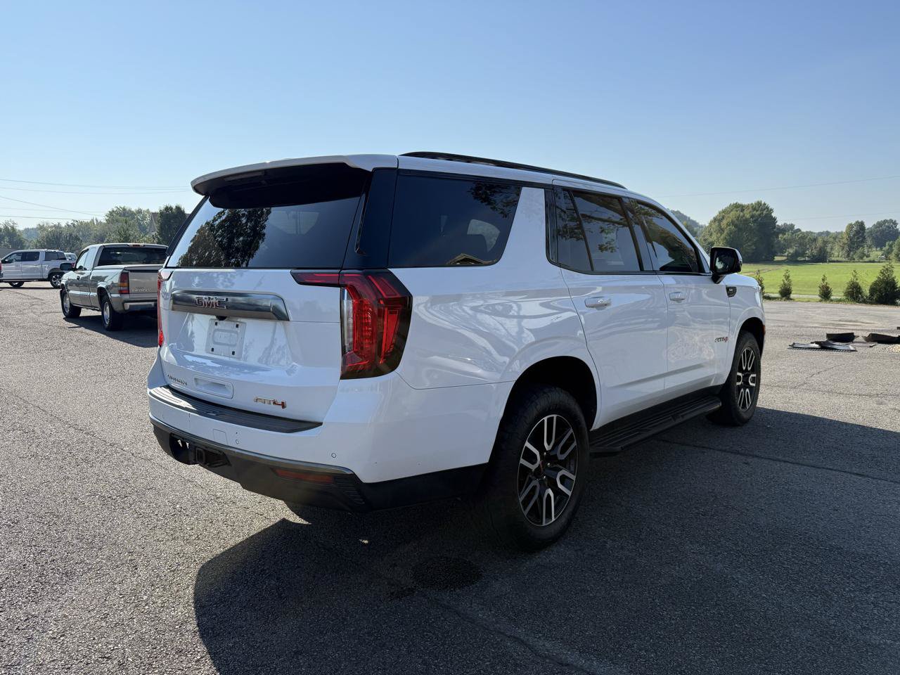 Used 2024 GMC Yukon AT4 w/ Technology Package AWD/4WD image 4