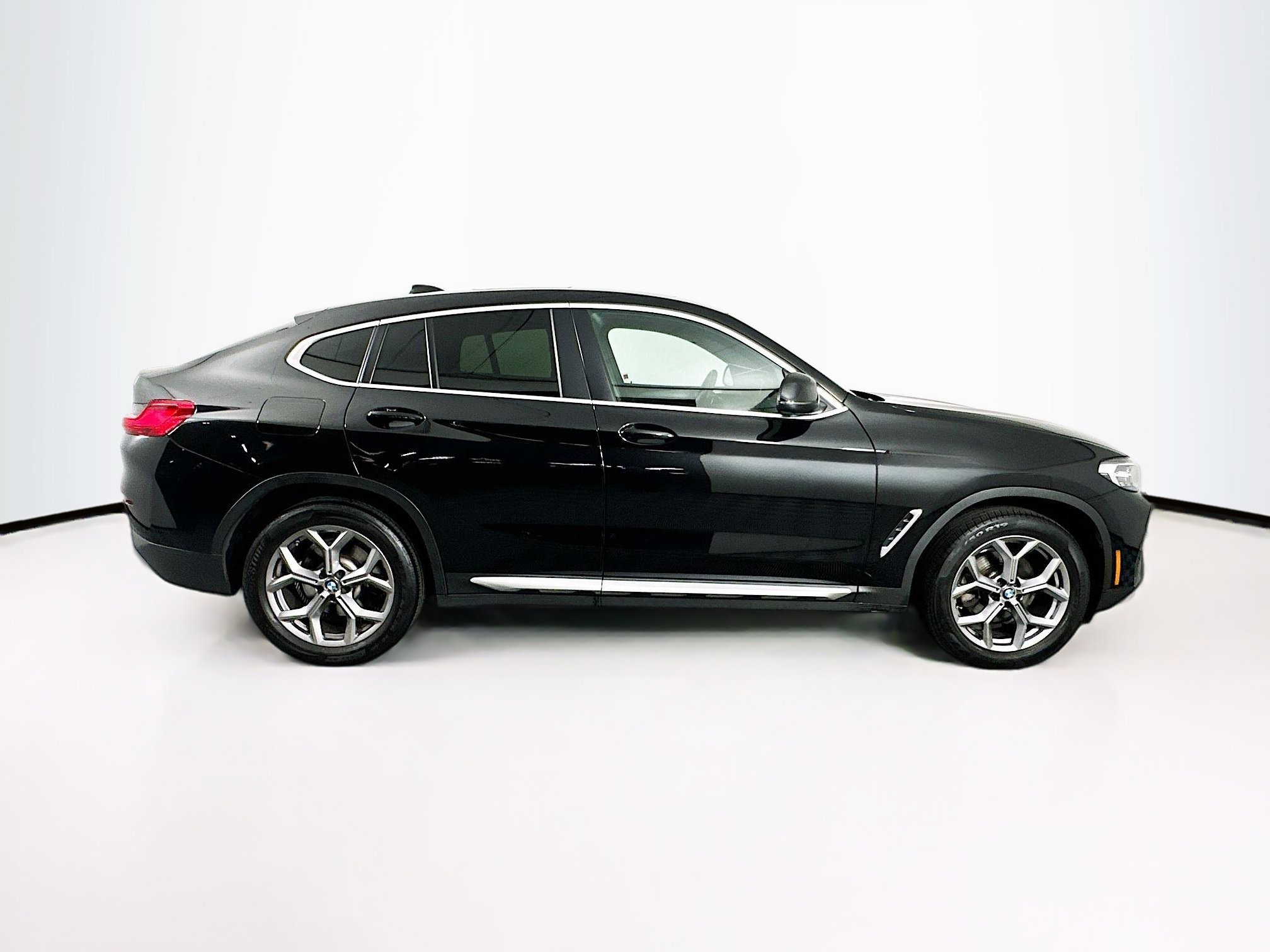 Used 2025 BMW X4 xDrive30i w/ Premium Package image 10