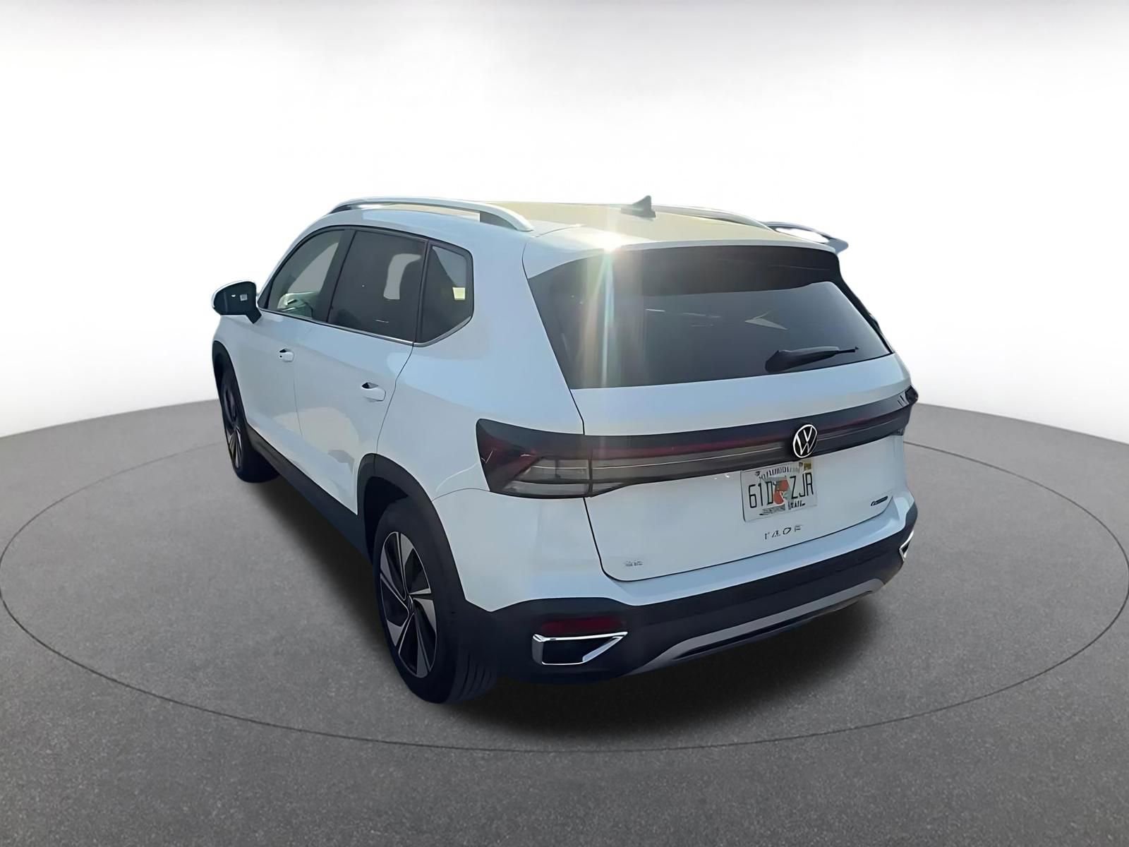 Used 2025 Volkswagen Taos SE AWD/4WD image 11