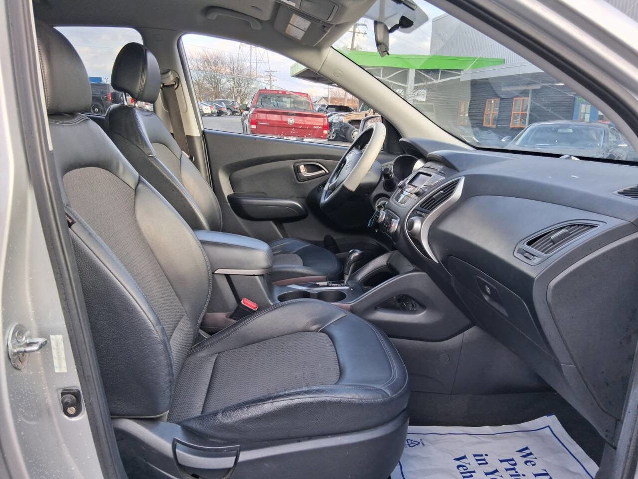 Used 2011 Hyundai Tucson GLS image 8
