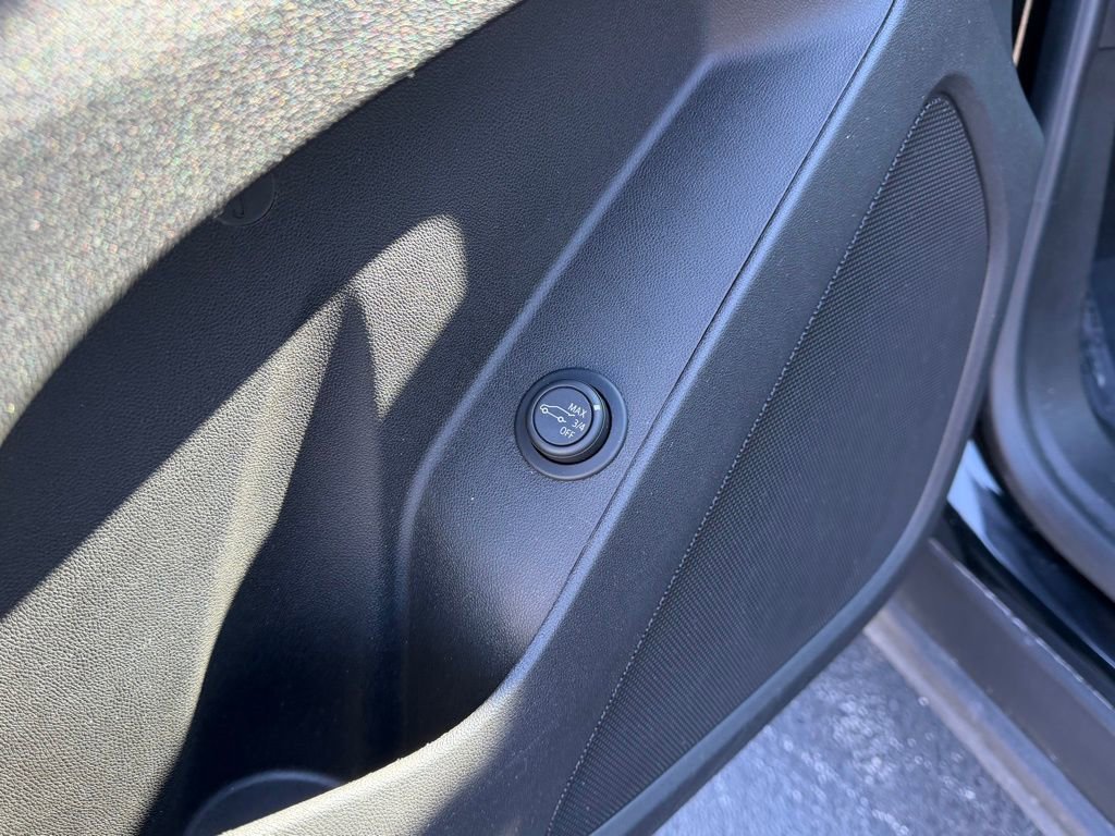 Used 2022 Chevrolet Equinox RS w/ LPO, Floor Liner Package image 15