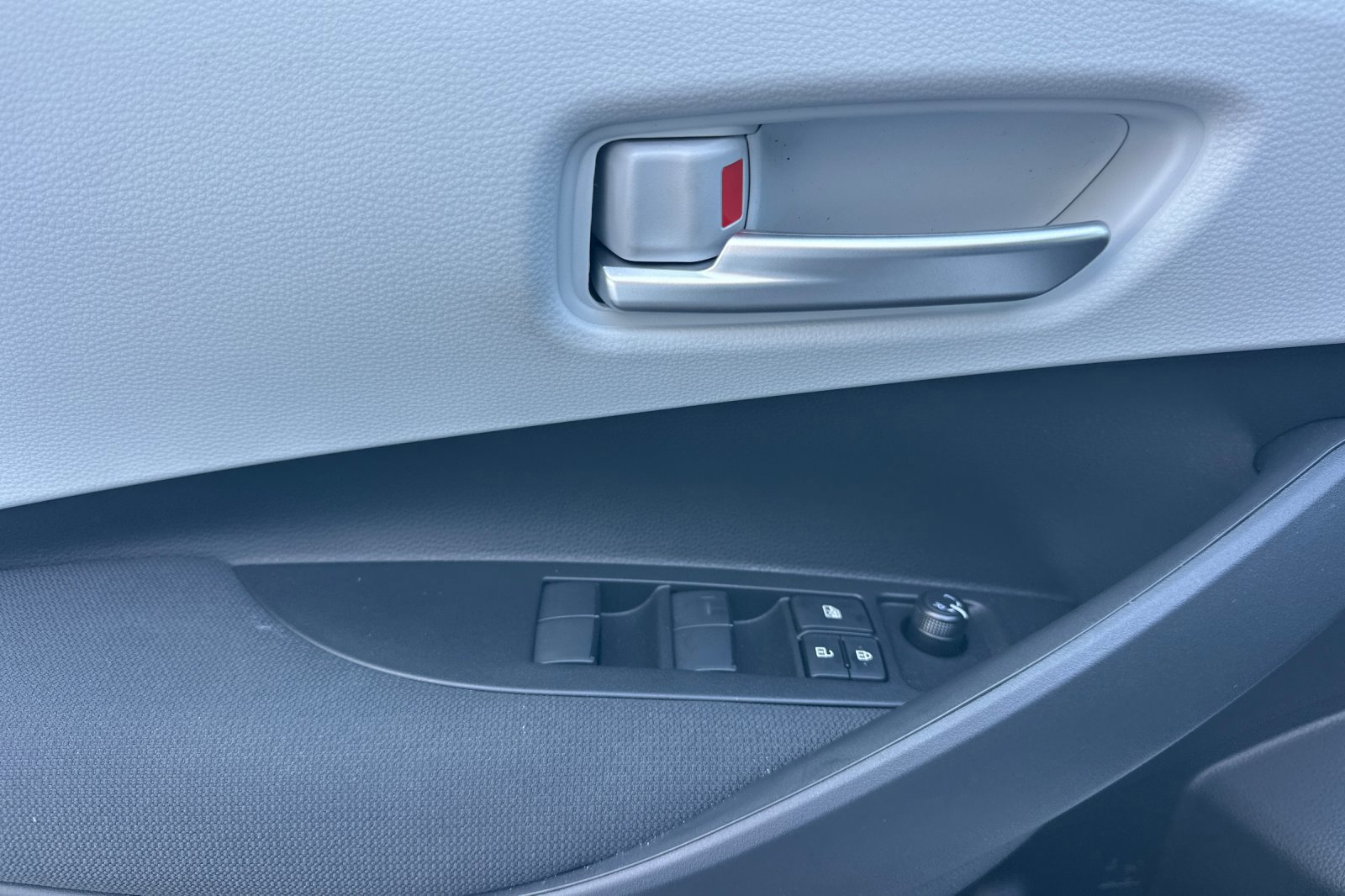 Used 2026 Toyota Corolla SE w/ SE Package image 11