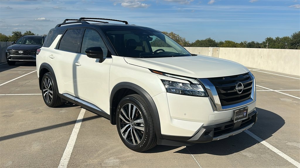 Used 2024 Nissan Pathfinder Platinum FWD image 16