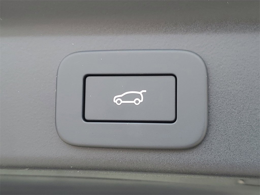 New 2026 Jaguar F-PACE R-Dynamic S image 8