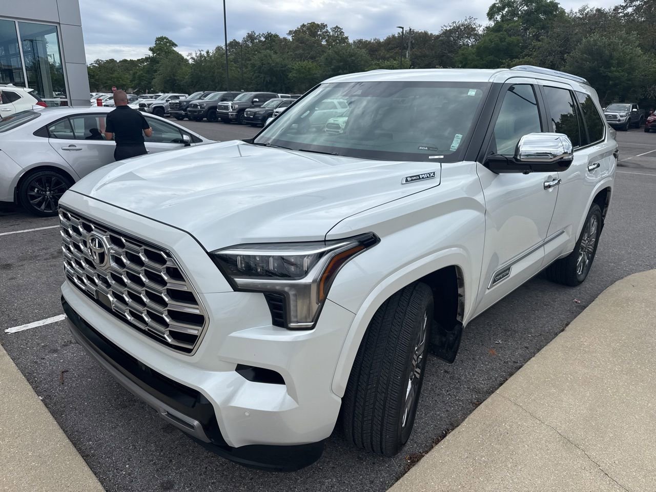 Used 2025 Toyota Sequoia Capstone AWD/4WD image 2