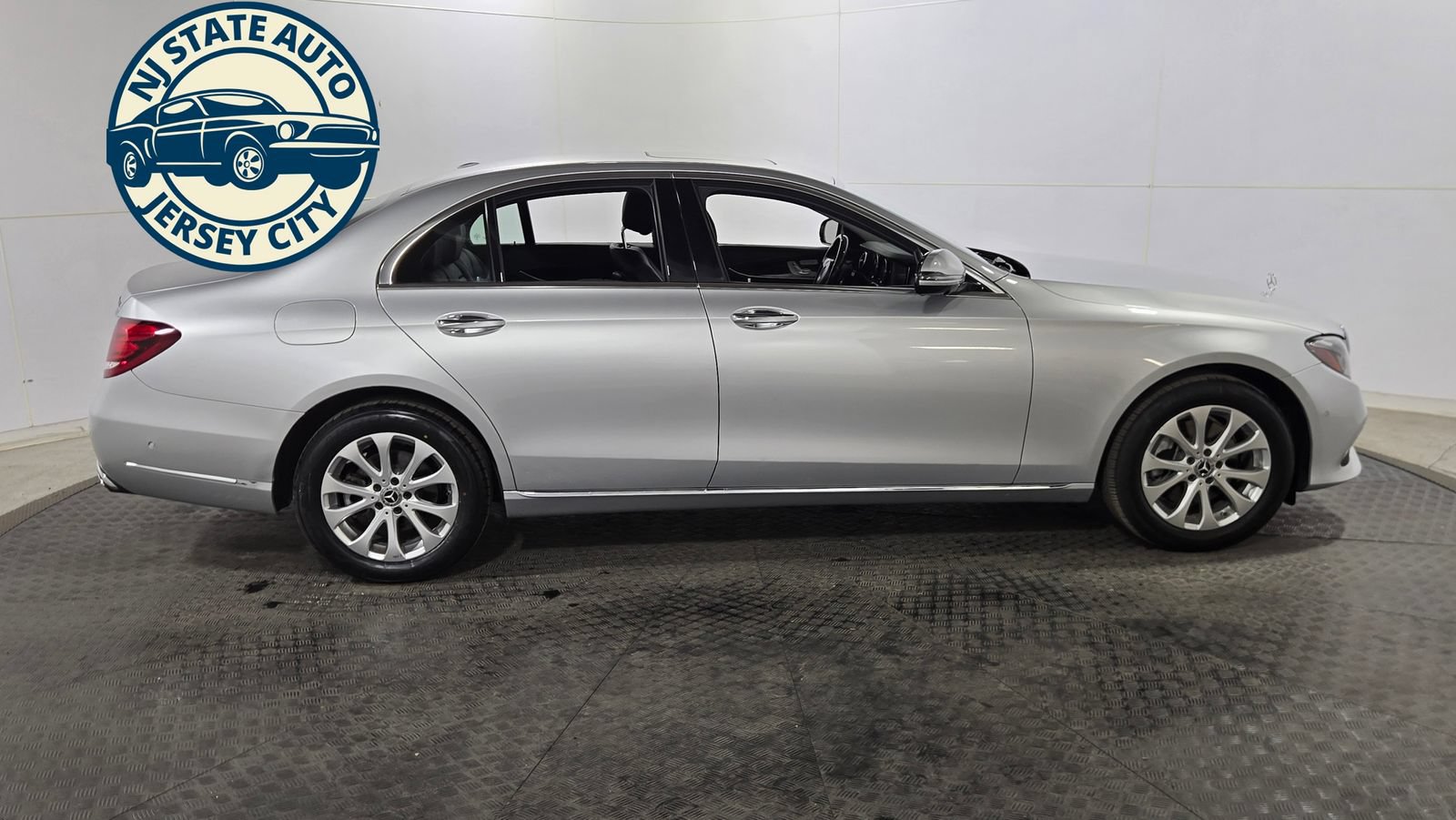 Used 2018 Mercedes-Benz E 300 4MATIC w/ Premium 3 Package (Q03) image 8