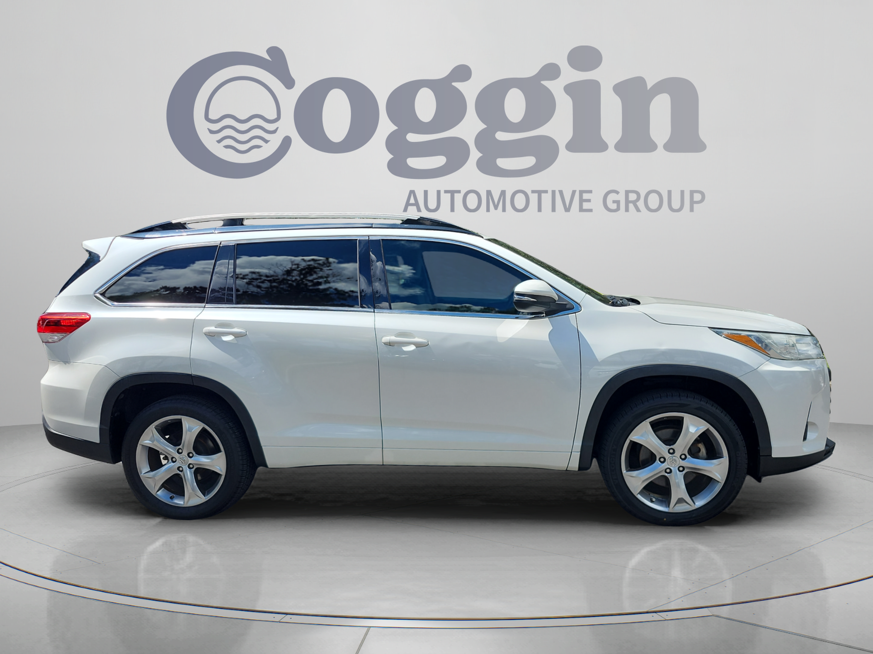 Used 2018 Toyota Highlander Plus FWD image 6