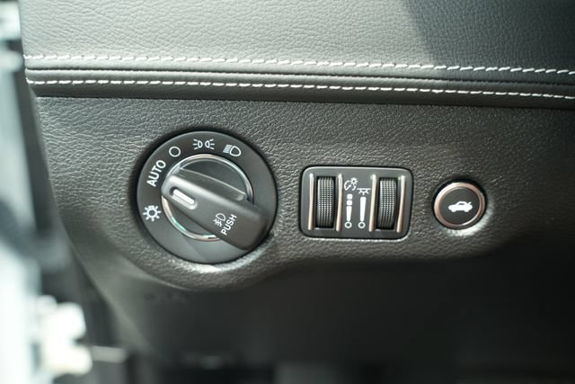 Used 2023 Chrysler 300 C RWD image 35