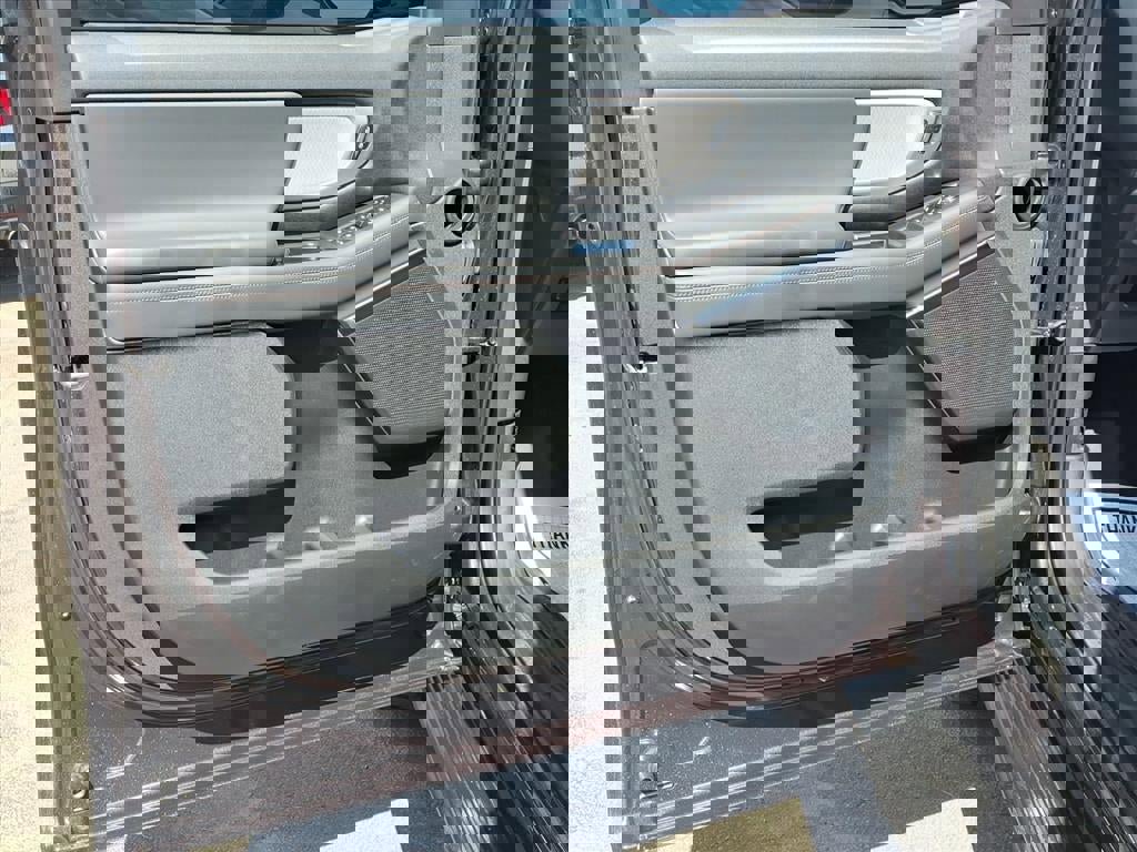 Used 2025 Ford Expedition Active image 23