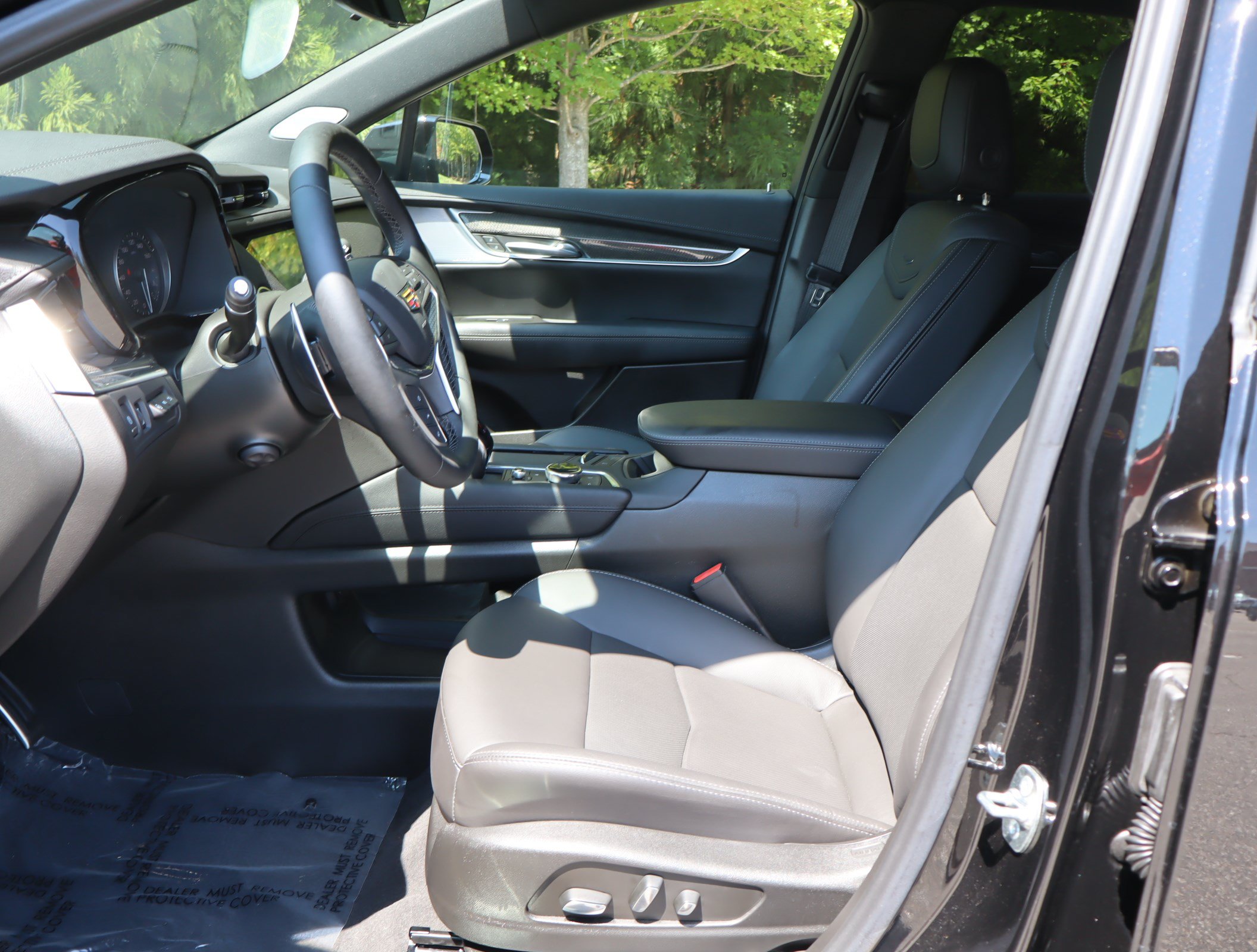 Used 2025 Cadillac XT5 Sportv w/ Technology Package AWD/4WD image 15