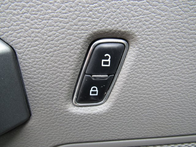 Used 2019 Ford F150 XLT w/ Equipment Group 302A Luxury AWD/4WD image 10