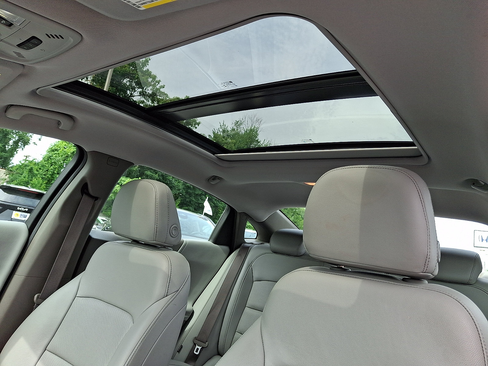 Used 2017 Chevrolet Malibu Premier w/ Premier Sun and Wheel Package FWD image 13