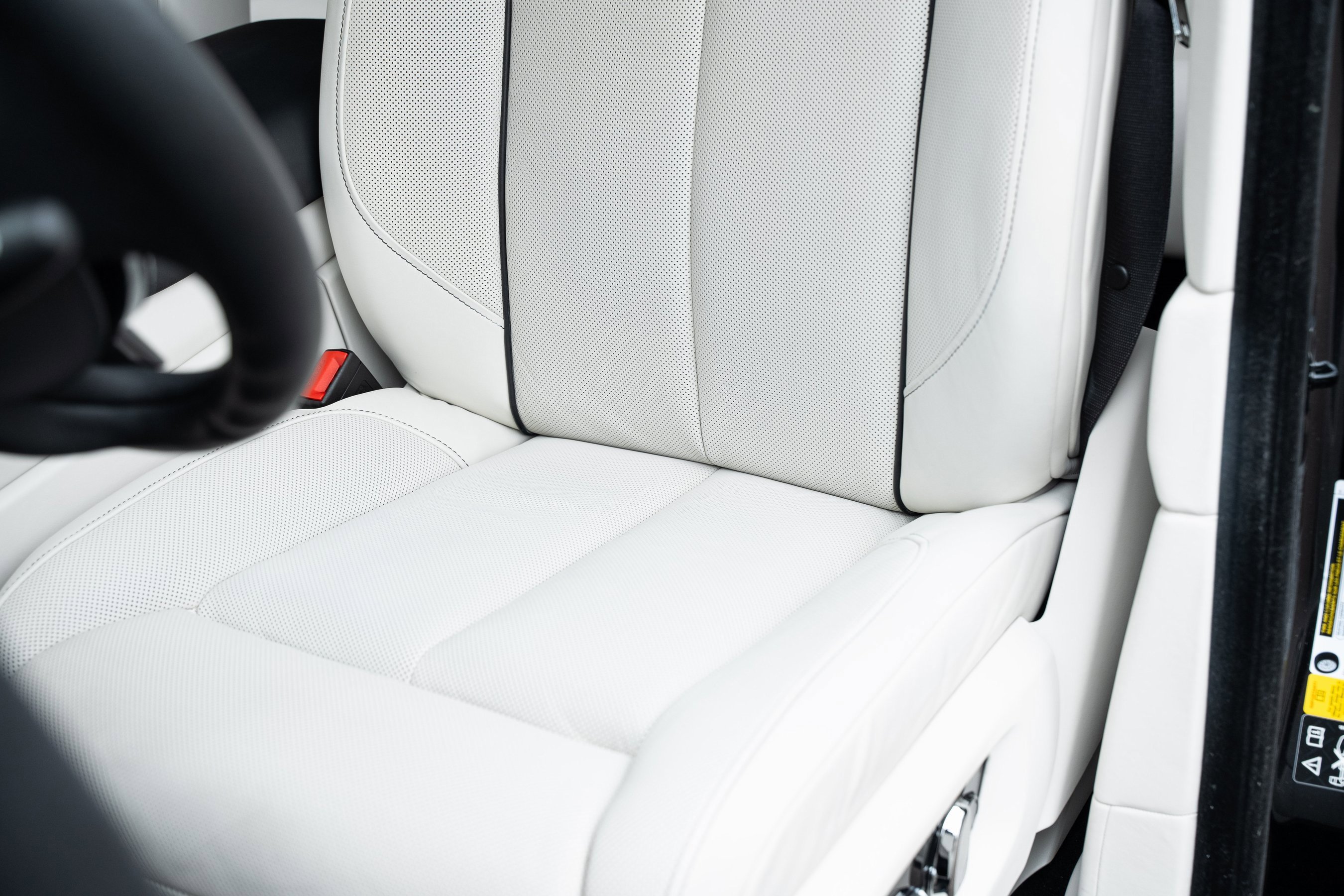 Used 2023 Rolls-Royce Cullinan w/ Cullinan Package image 27