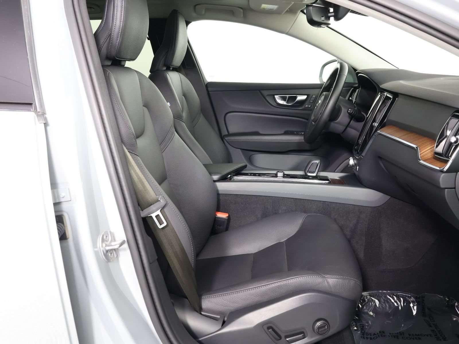 Certified 2025 Volvo V60 B5 Cross Country Plus AWD/4WD image 29