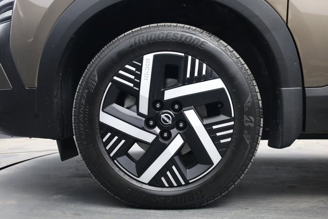 Used 2025 Nissan Kicks SV image 8
