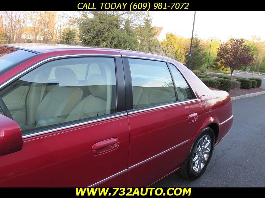 Used 2009 Cadillac DTS w/ Sun And Sound Package FWD image 32