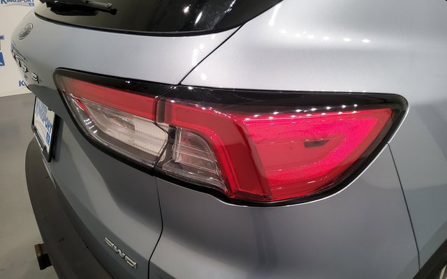 Used 2022 Ford Escape Titanium w/ Class II Trailer Tow Package image 9