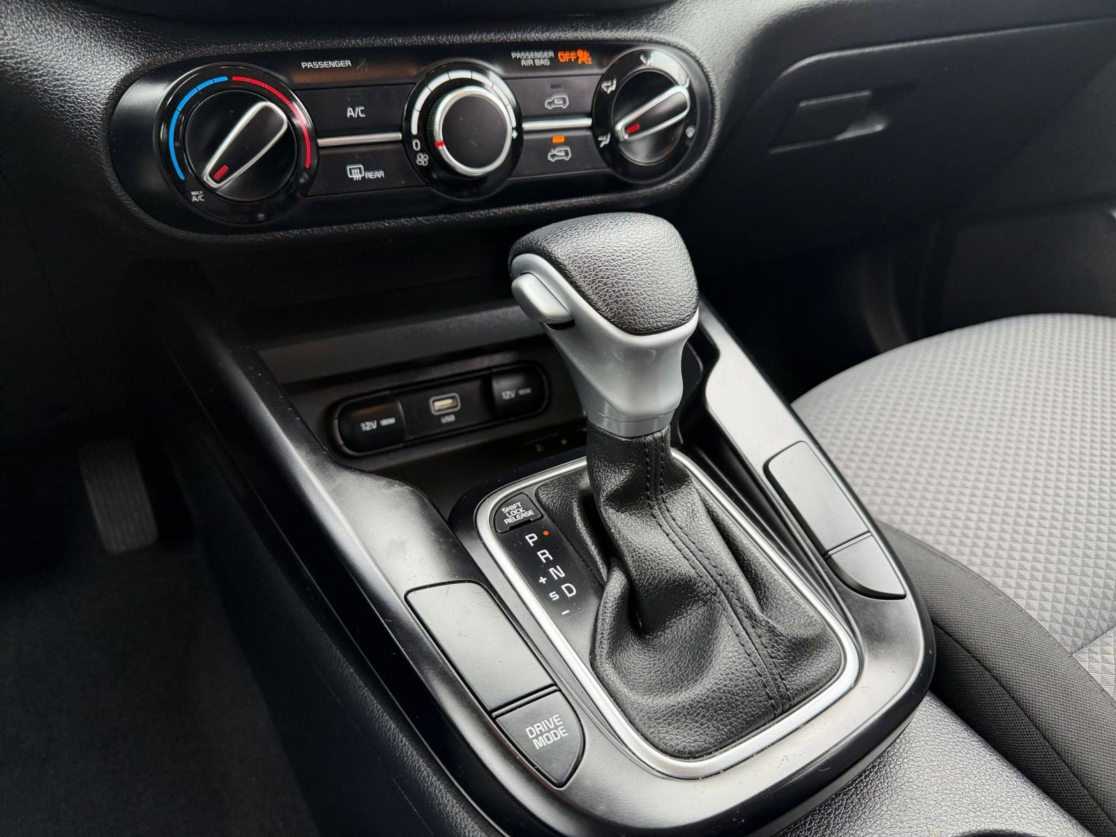 Used 2025 Kia Soul LX w/ LX Technology Package FWD image 39