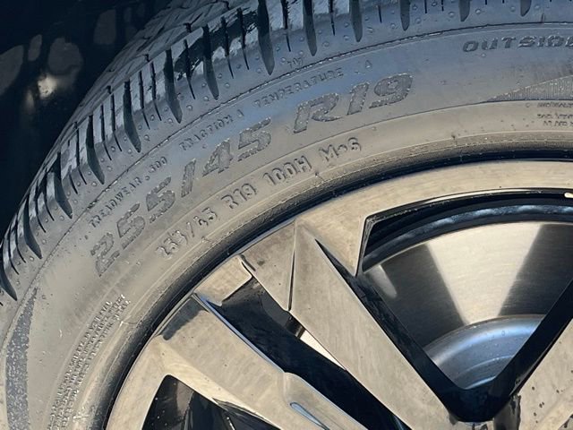 Used 2023 Volkswagen Tiguan SE R-Line image 9