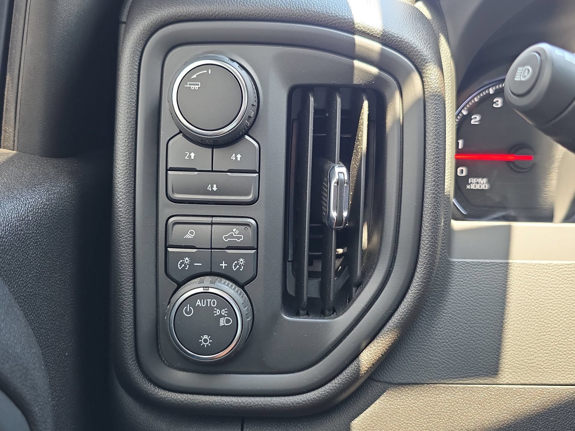 Used 2024 Chevrolet Silverado 2500 Custom w/ Custom Convenience Package AWD/4WD image 24