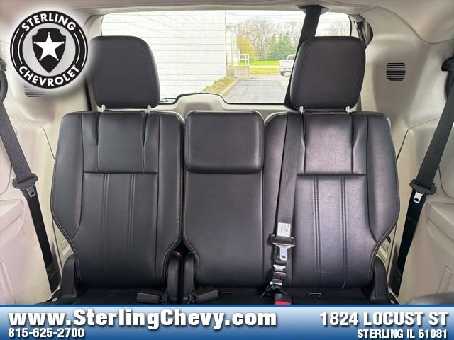 Used 2014 Chrysler Town & Country Touring FWD image 17