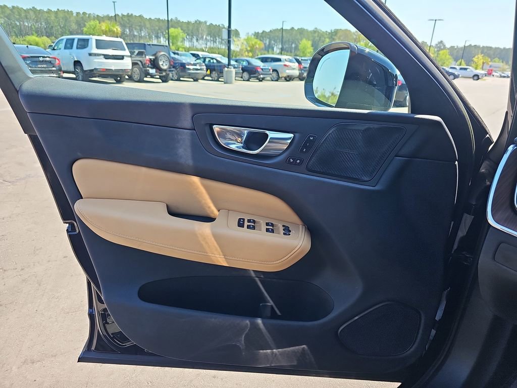 Used 2023 Volvo XC60 B5 Ultimate w/ Protection Package Premier image 31