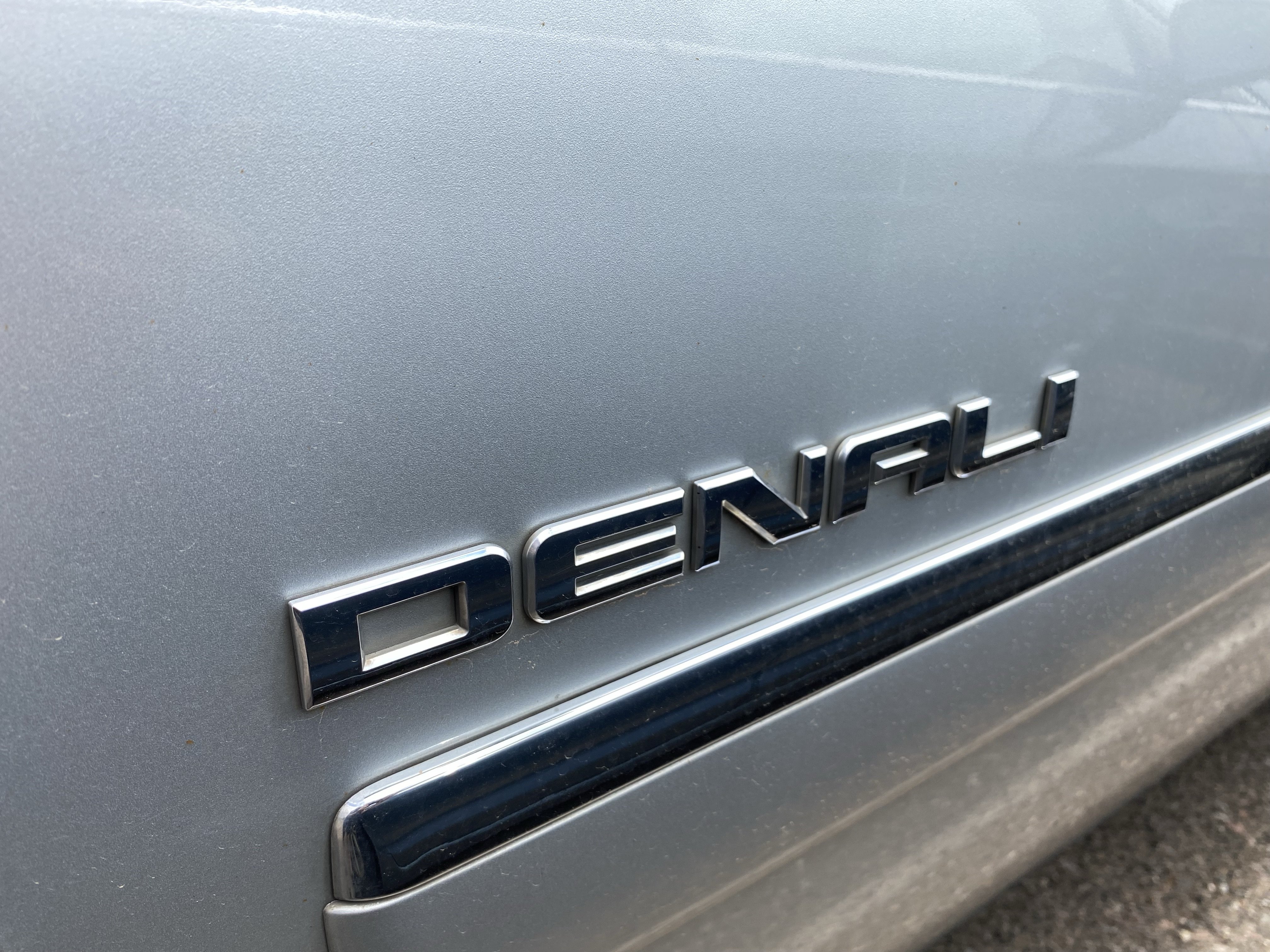 Used 2011 GMC Yukon Denali AWD/4WD image 8