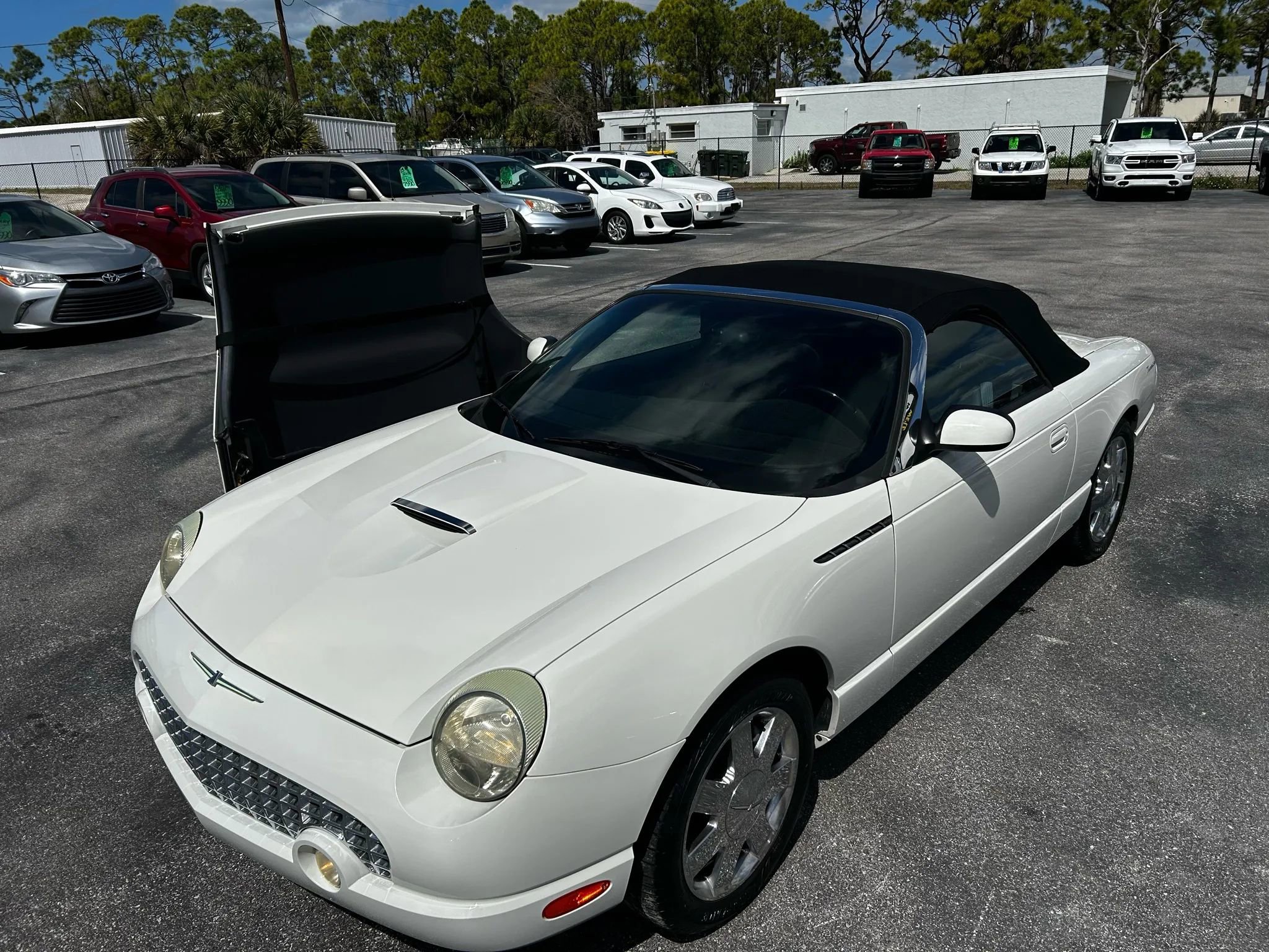 Used 2002 Ford Thunderbird image 32
