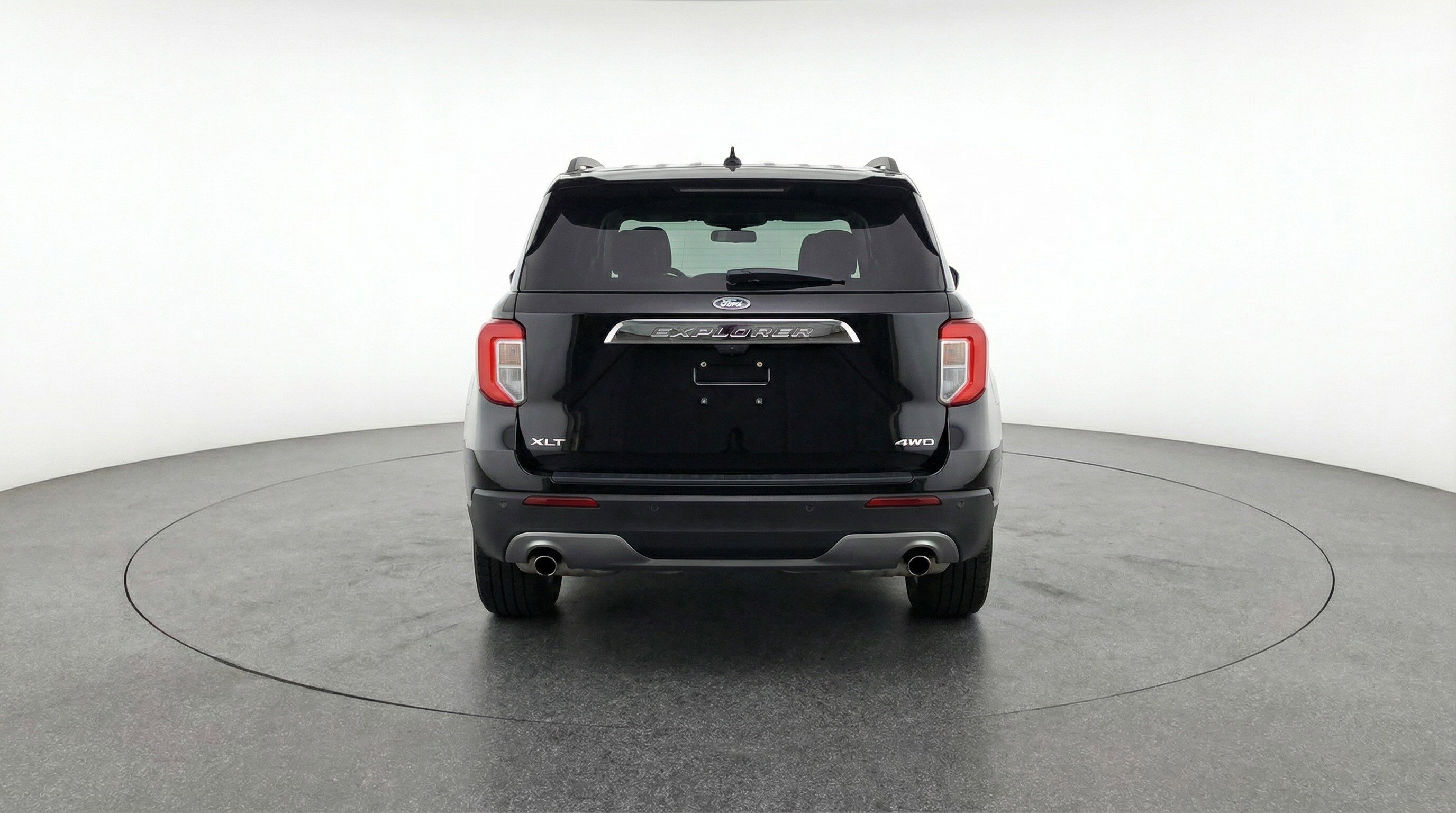 Used 2024 Ford Explorer XLT w/ Equipment Group 202A image 7