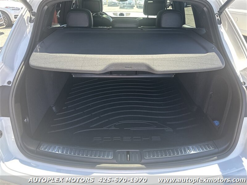 Used 2017 Porsche Macan AWD/4WD image 10