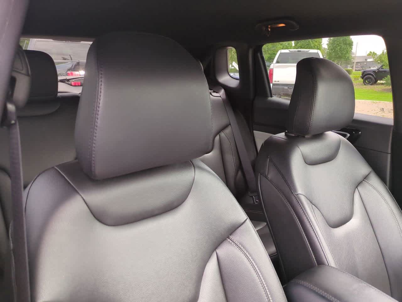 Used 2025 Jeep Compass Limited AWD/4WD image 7