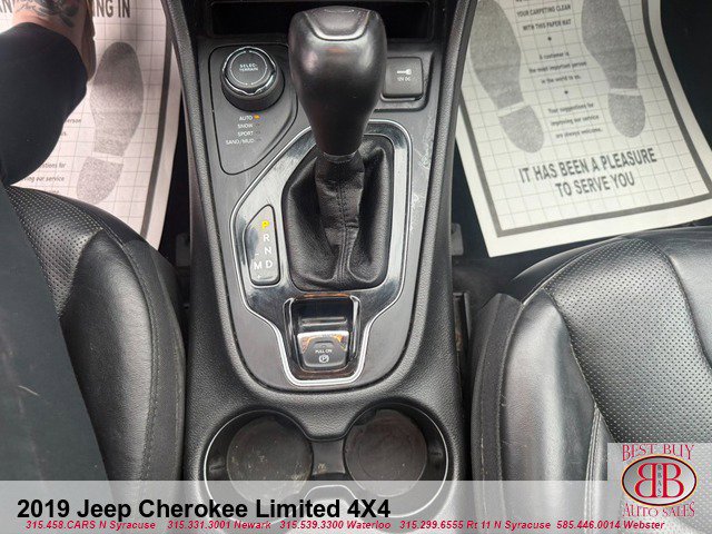 Used 2019 Jeep Cherokee Limited w/ Luxury Group AWD/4WD image 23