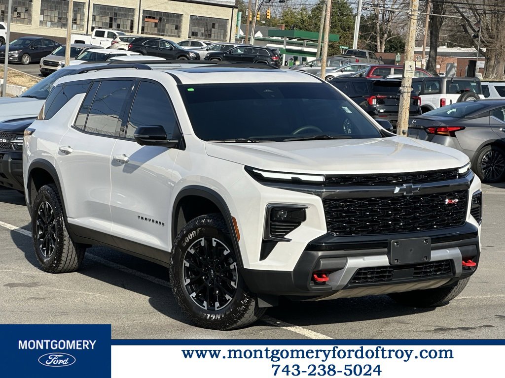 Used 2025 Chevrolet Traverse Z71 w/ Driver Confidence Package image 1