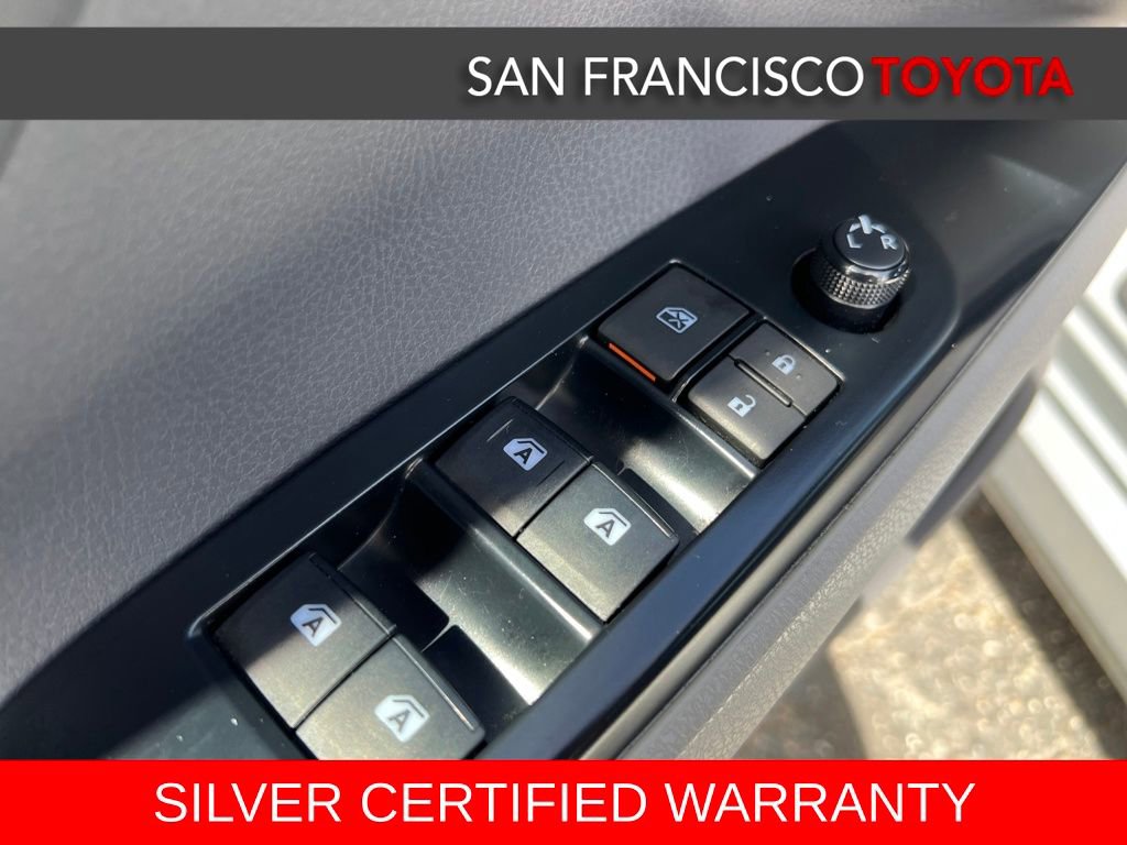 Certified 2018 Toyota Camry LE image 34
