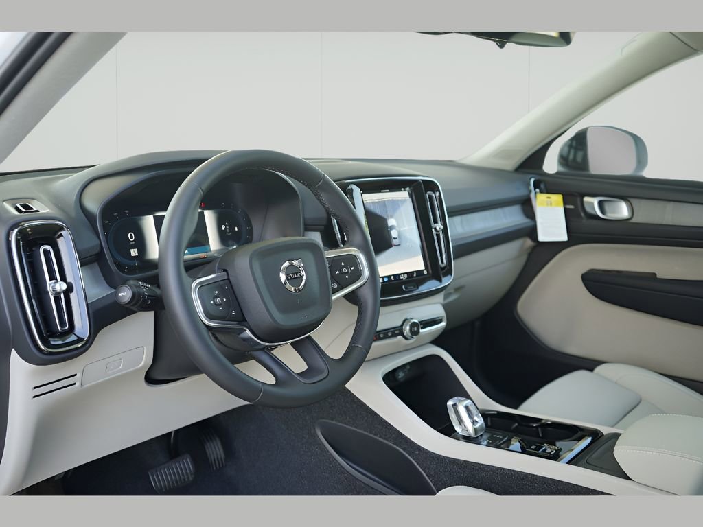 New 2025 Volvo XC40 B5 Ultra w/ Climate Package image 17