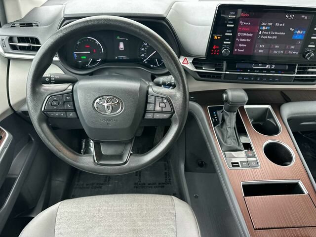 Used 2024 Toyota Sienna LE AWD/4WD image 16