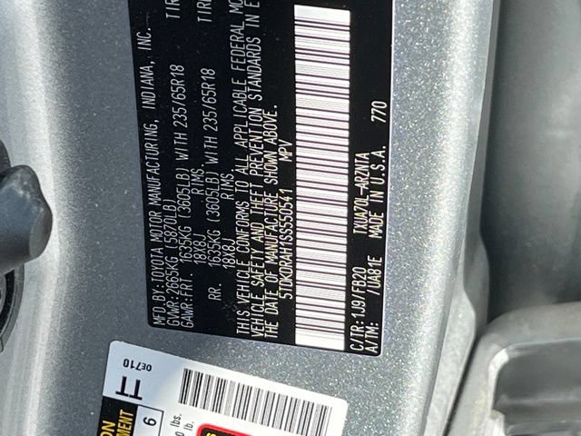 Used 2025 Toyota Highlander LE FWD image 35