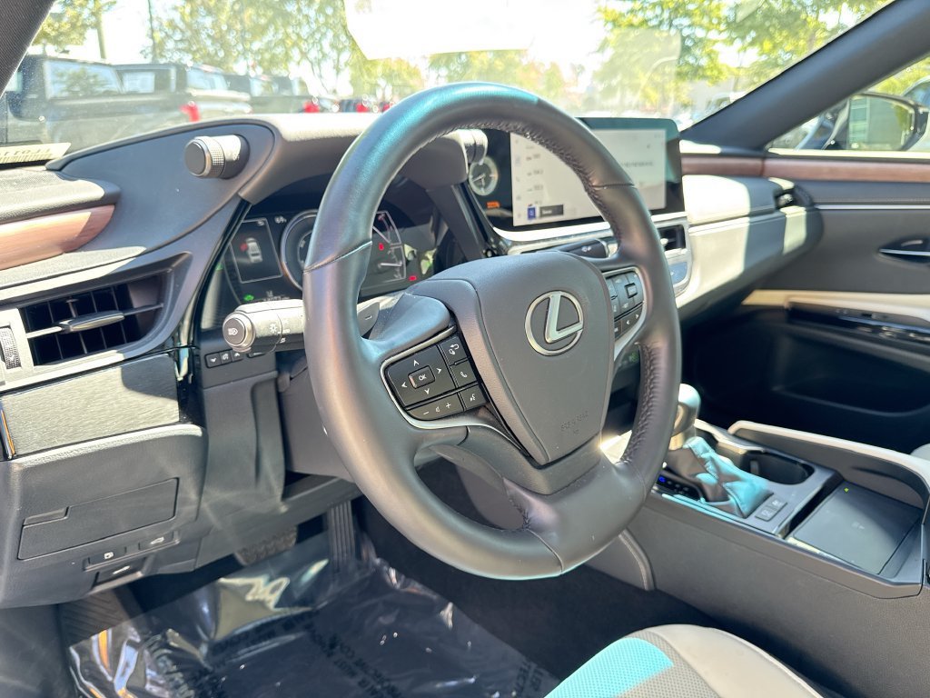 Used 2025 Lexus ES 300h w/ Premium Package FWD image 21