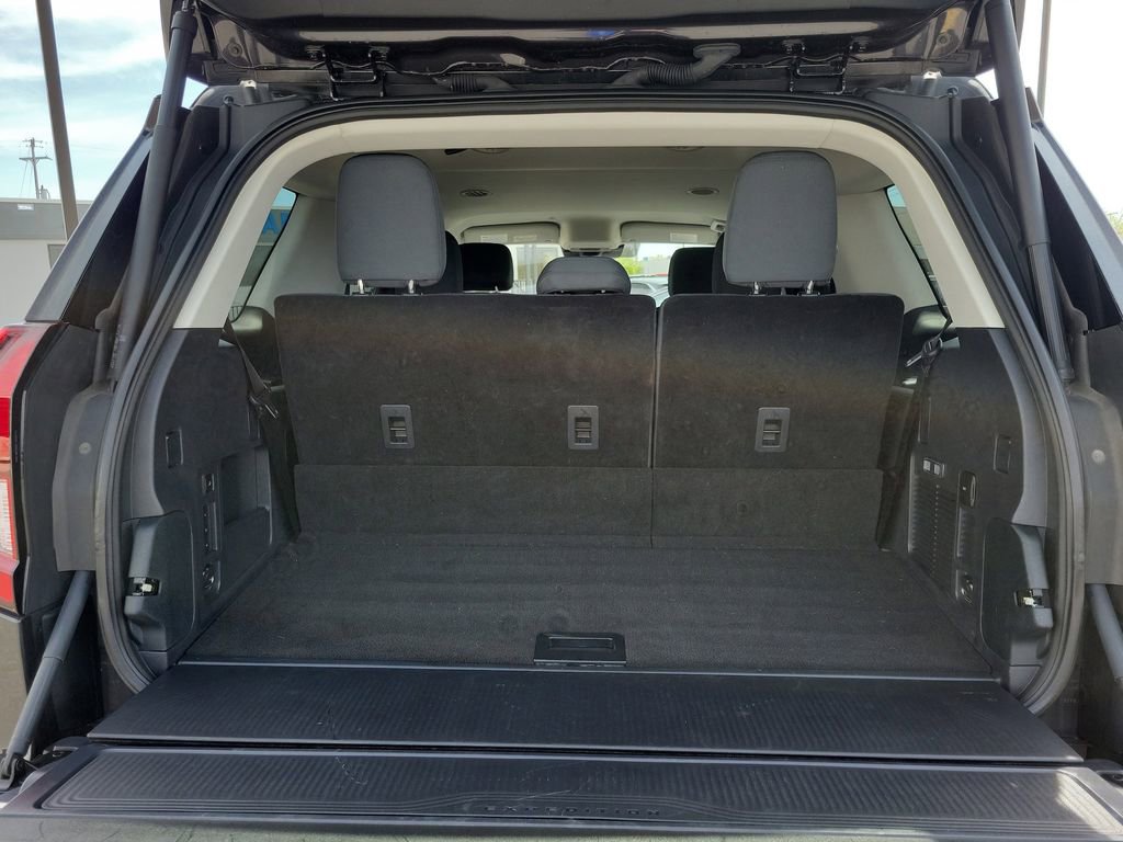 Used 2025 Ford Expedition Active RWD image 7
