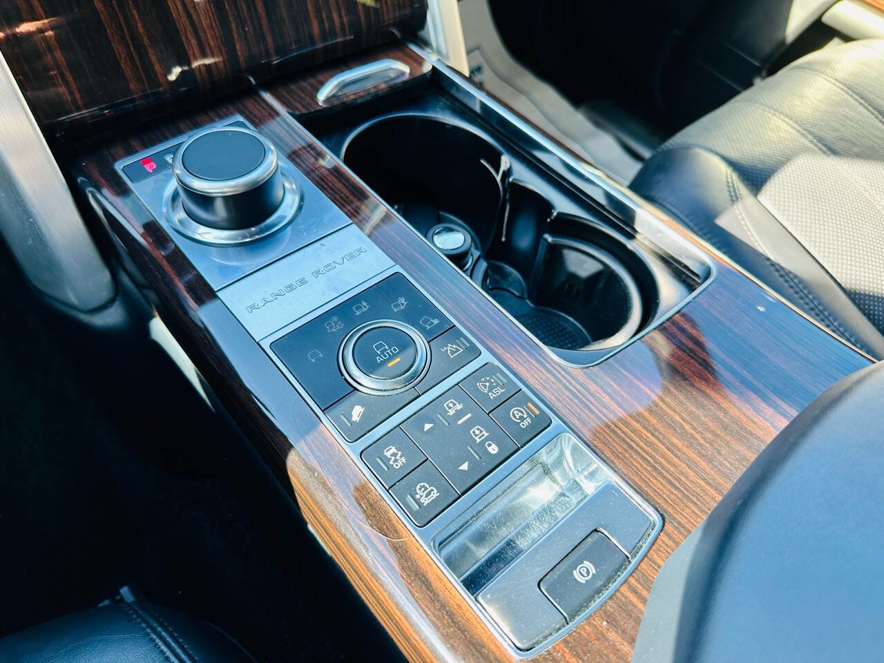 Used 2016 Land Rover Range Rover HSE image 23