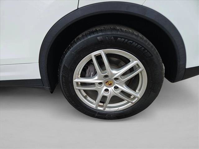 Used 2014 Porsche Cayenne Platinum Edition AWD/4WD image 9