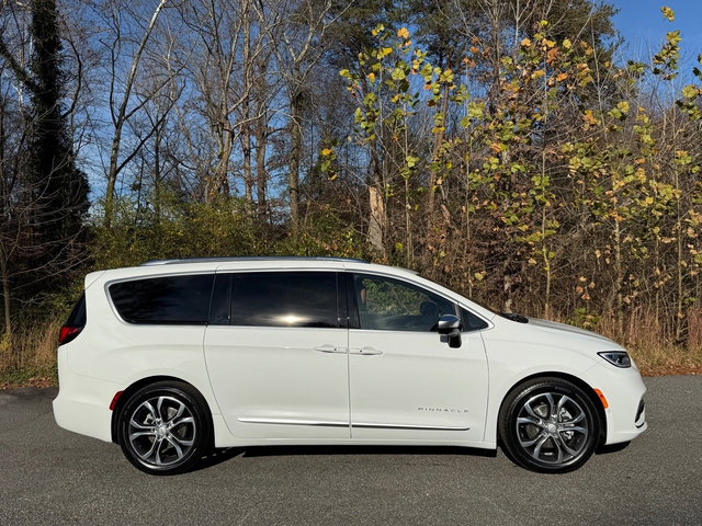 New 2026 Chrysler Pacifica Pinnacle image 6