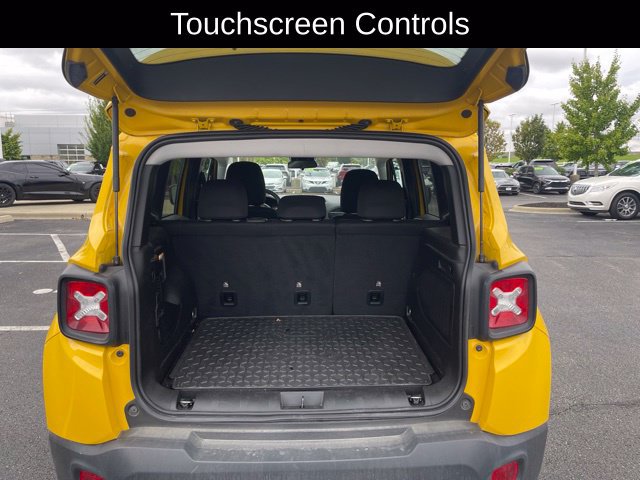 Used 2023 Jeep Renegade Latitude w/ Sun & Fun Group AWD/4WD image 8