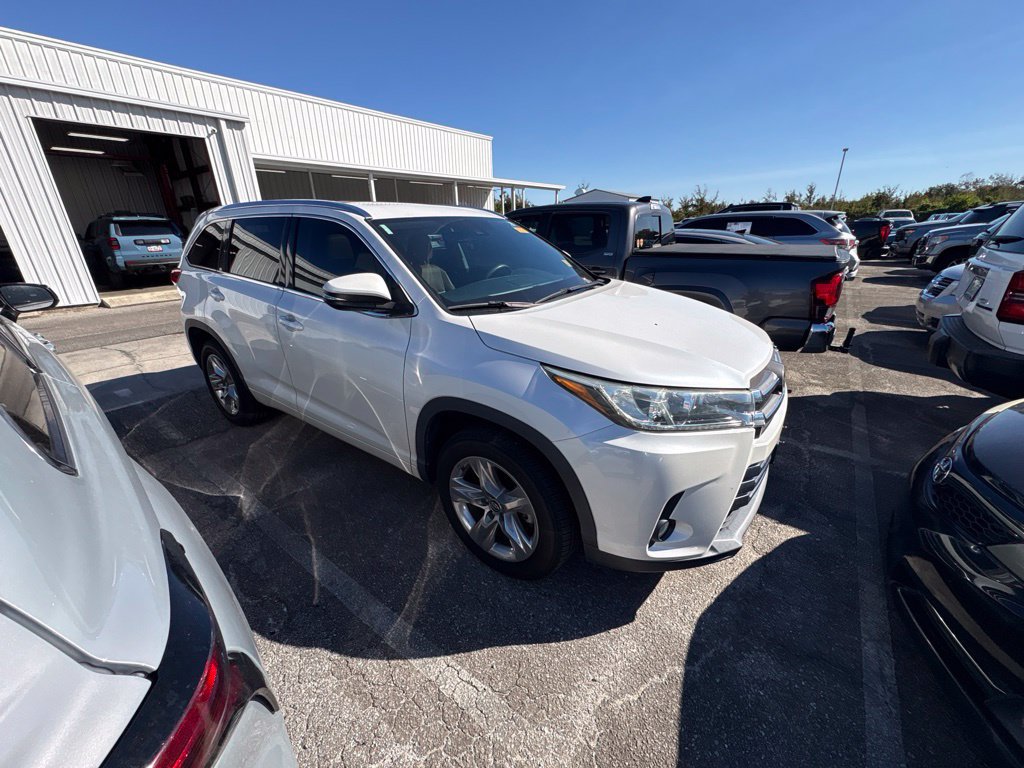 Used 2018 Toyota Highlander Limited FWD image 9