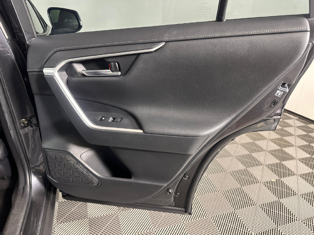 Used 2019 Toyota RAV4 Limited AWD/4WD image 16
