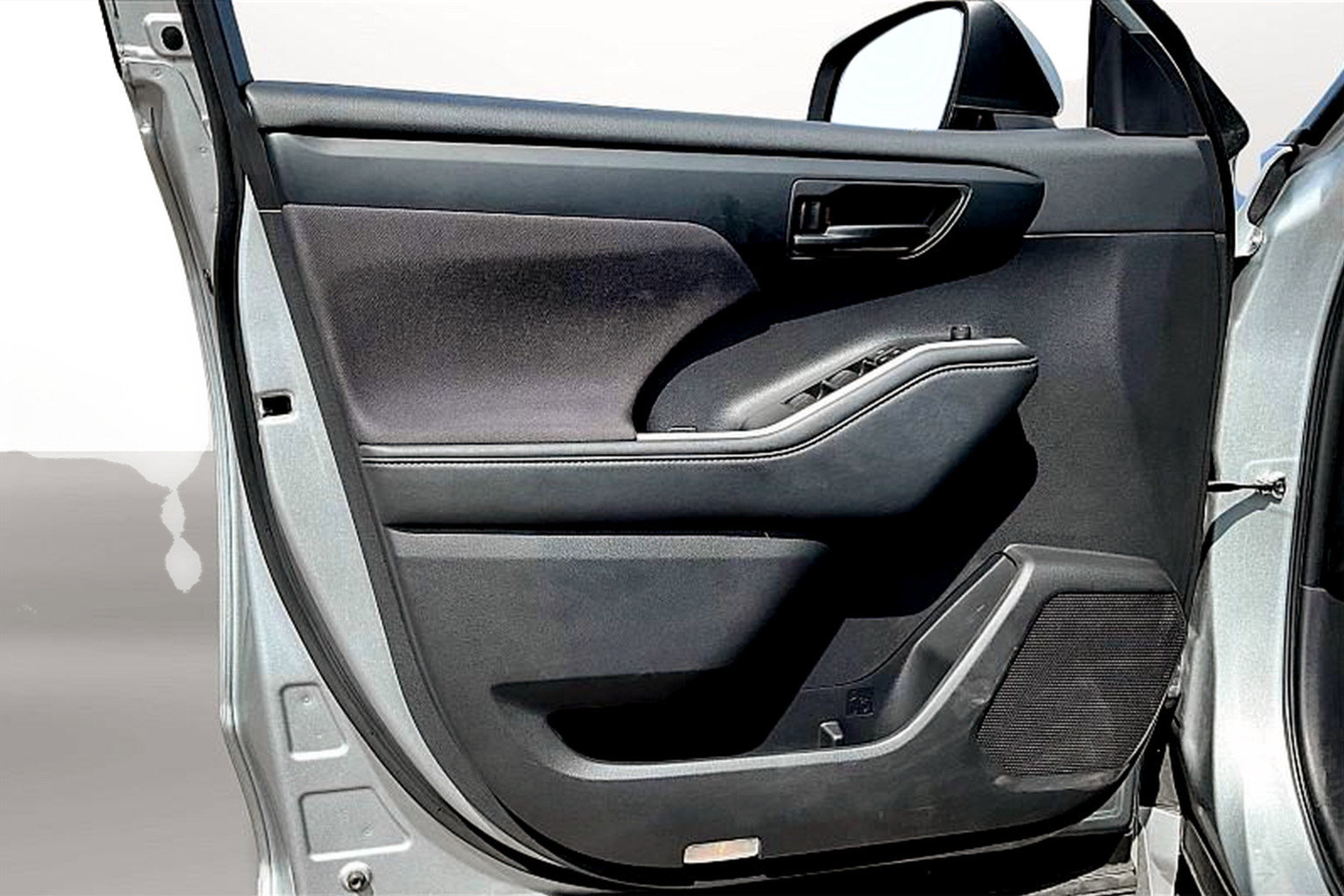 Used 2024 Toyota Highlander LE image 21