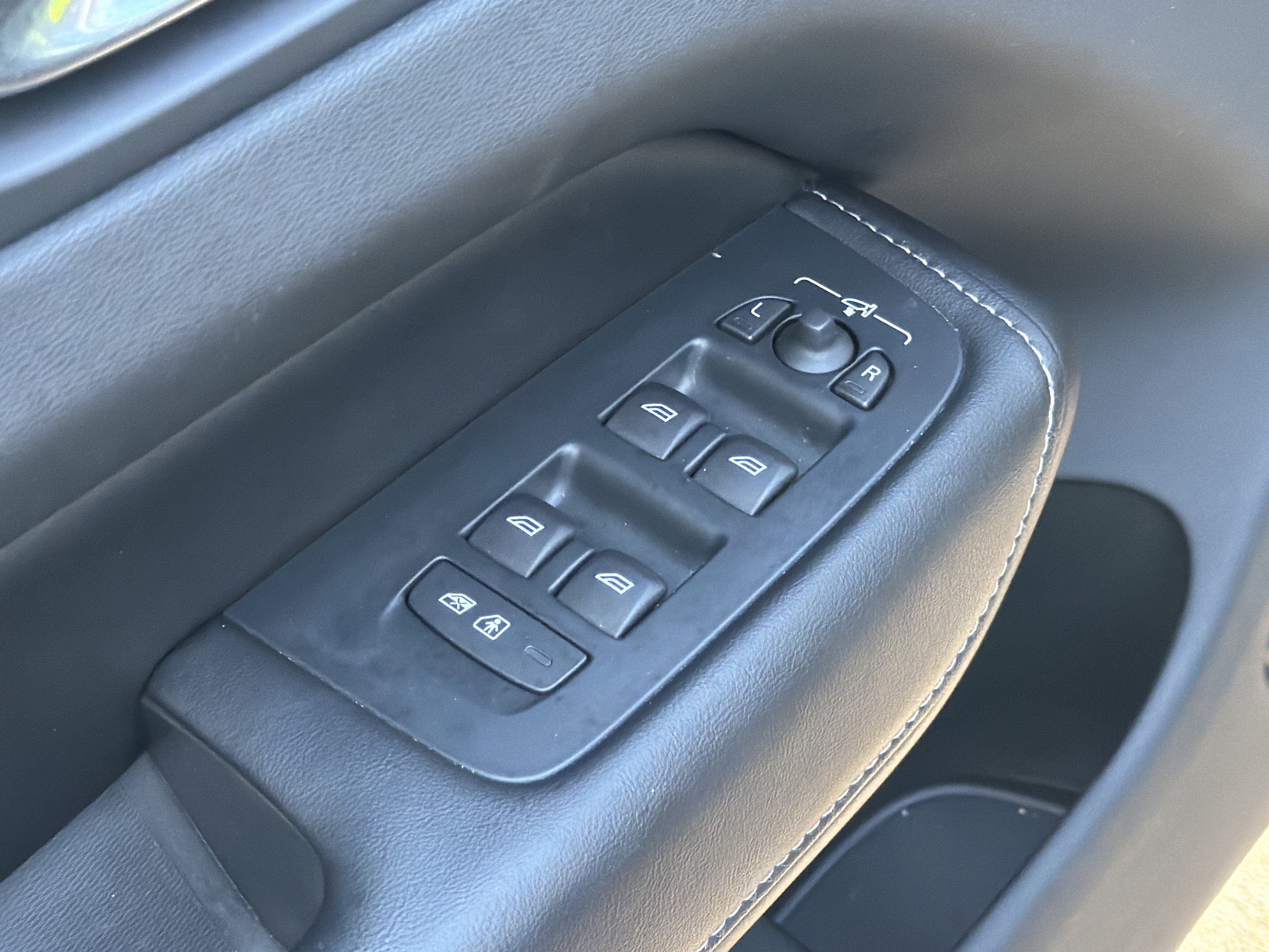 Certified 2023 Volvo XC60 B5 Ultimate image 15